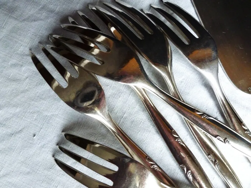 Service à gâteaux métal argenté / 12 fourchettes et pelle à gâteaux argent