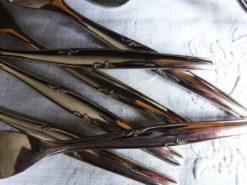 Service à gâteaux métal argenté / 12 fourchettes et pelle à gâteaux argent