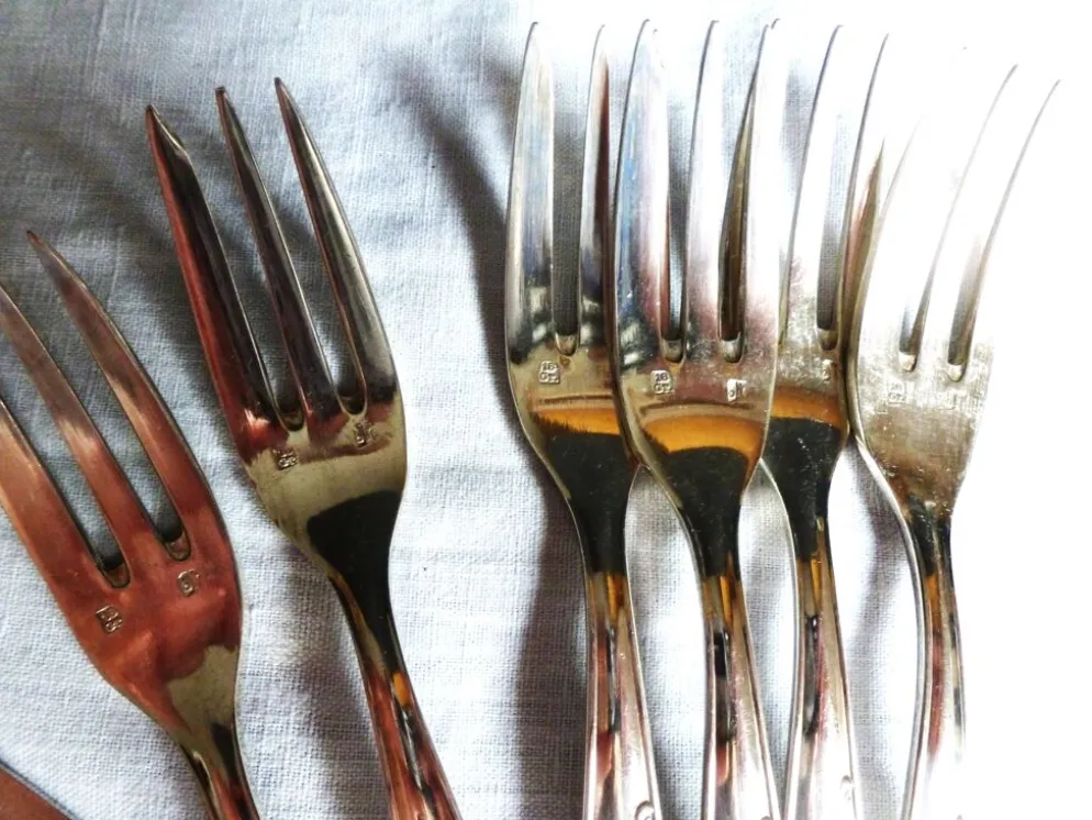 Service à gâteaux métal argenté / 12 fourchettes et pelle à gâteaux argent