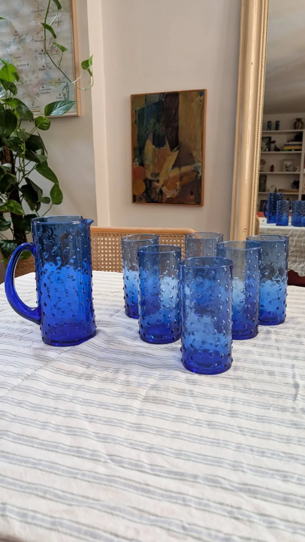 Service à orangeade en verre bleu soufflé, motif à picots