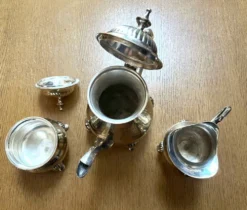 Service 3 pièces à thé, café en métal argenté orfèvre François Frionnet