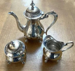 Service 3 pièces à thé, café en métal argenté orfèvre François Frionnet
