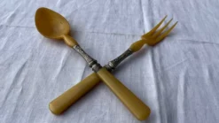 Service à salade ancien en corne et métal argenté