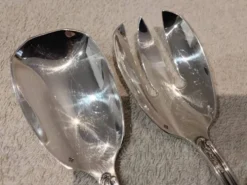 Service à salade 2 pièces en métal argenté orfèvre Ercuis Louis XV