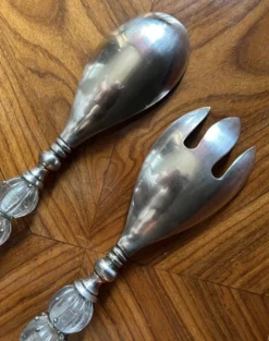 Service à salade vintage – métal argenté et poignées en verre soufflé