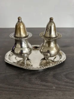 Service Salière & Poivrière Vintage sur Plateau