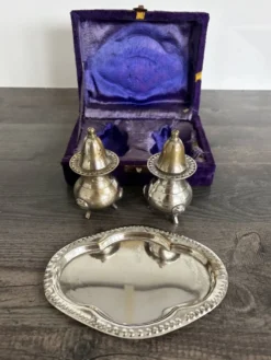 Service Salière & Poivrière Vintage sur Plateau
