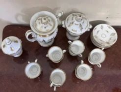 Service à thé / café en porcelaine de Limoges – Maison Giraud, décor or – X