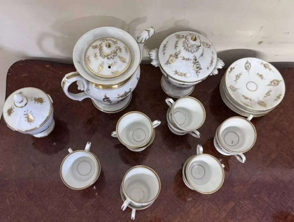 Service à thé / café en porcelaine de Limoges – Maison Giraud, décor or – X