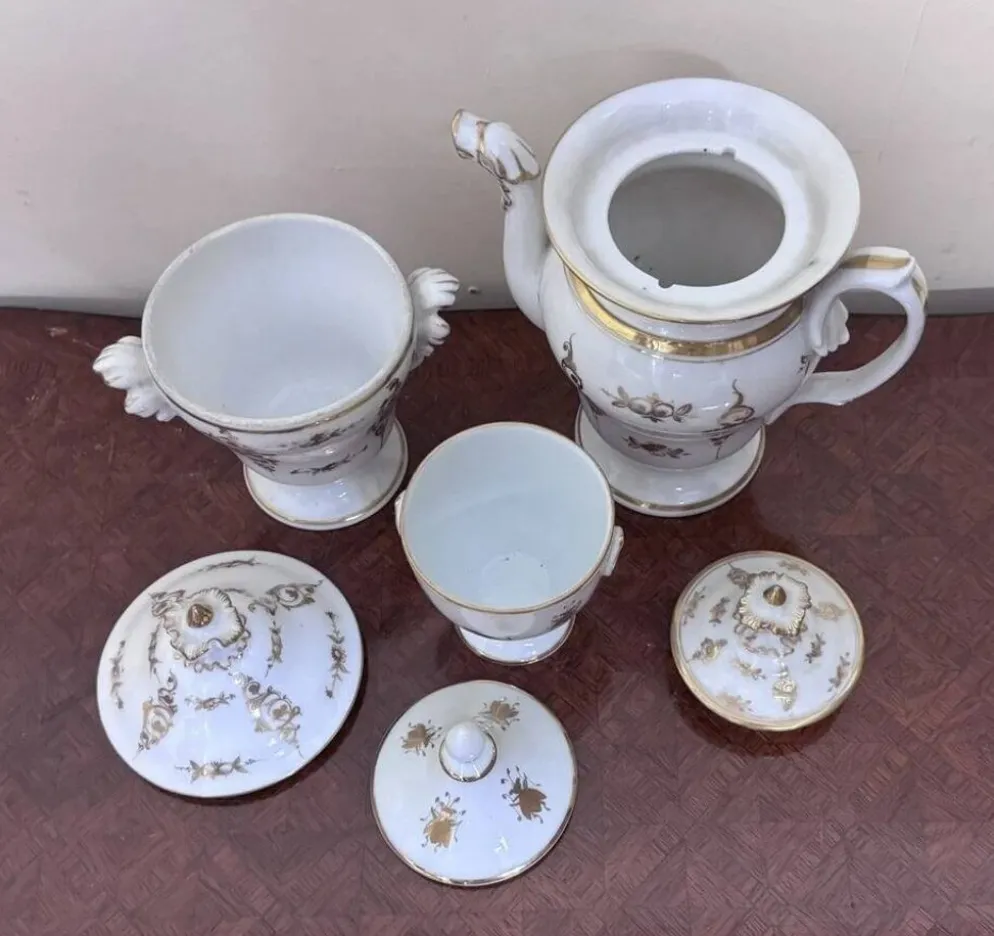 Service à thé / café en porcelaine de Limoges – Maison Giraud, décor or – X