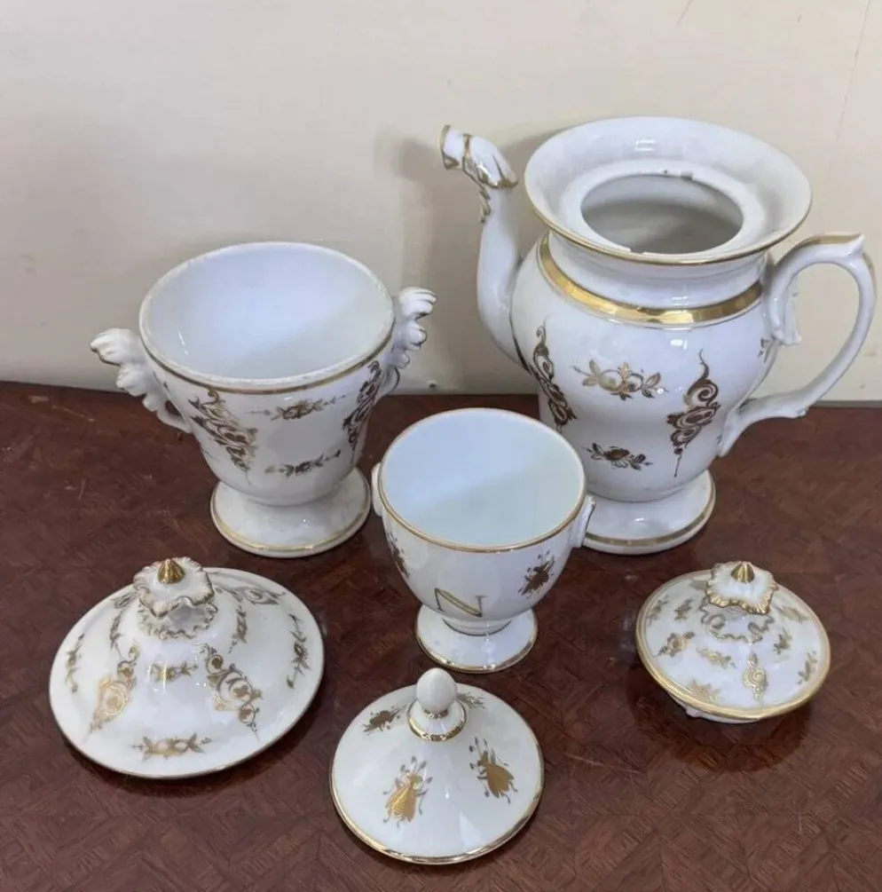 Service à thé / café en porcelaine de Limoges – Maison Giraud, décor or – X