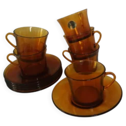 Service à thé Duralex, 6 grandes tasses et soucoupes en verre ambré