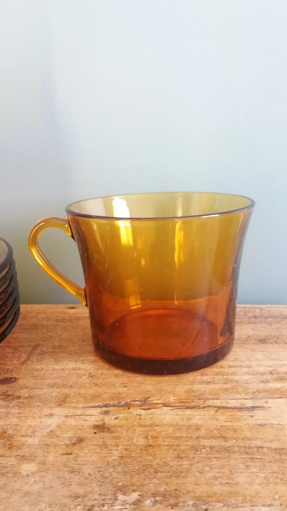 Service à thé Duralex, 6 grandes tasses et soucoupes en verre ambré