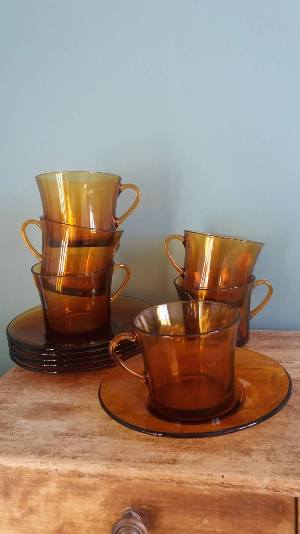 Service à thé Duralex, 6 grandes tasses et soucoupes en verre ambré