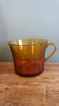 Service à thé Duralex, 6 grandes tasses et soucoupes en verre ambré