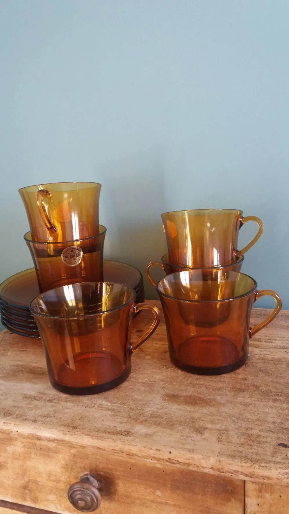 Service à thé Duralex, 6 grandes tasses et soucoupes en verre ambré