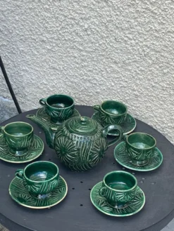 Service à the en céramique émaillée vert ciselé et vintage