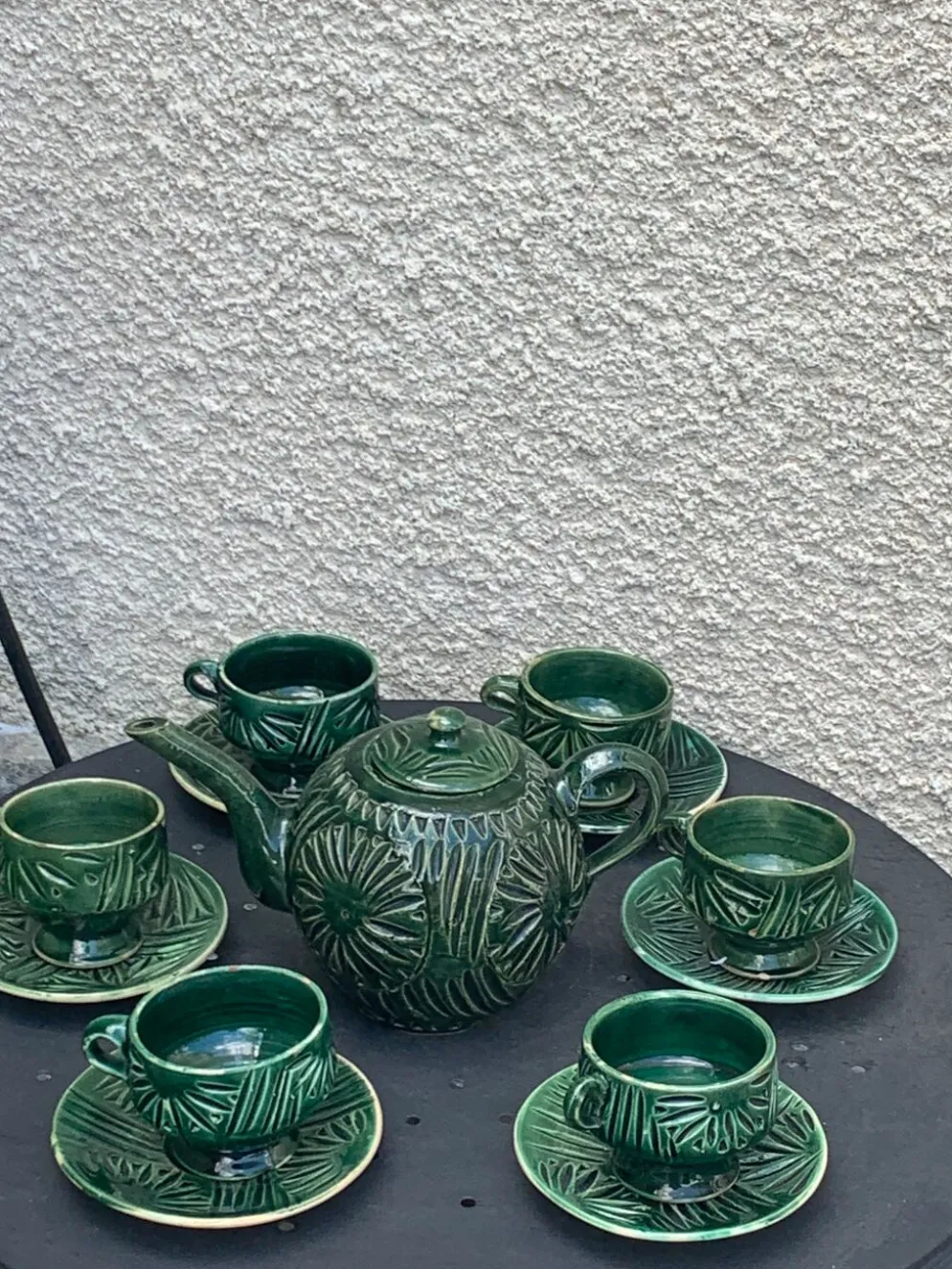 Service à the en céramique émaillée vert ciselé et vintage