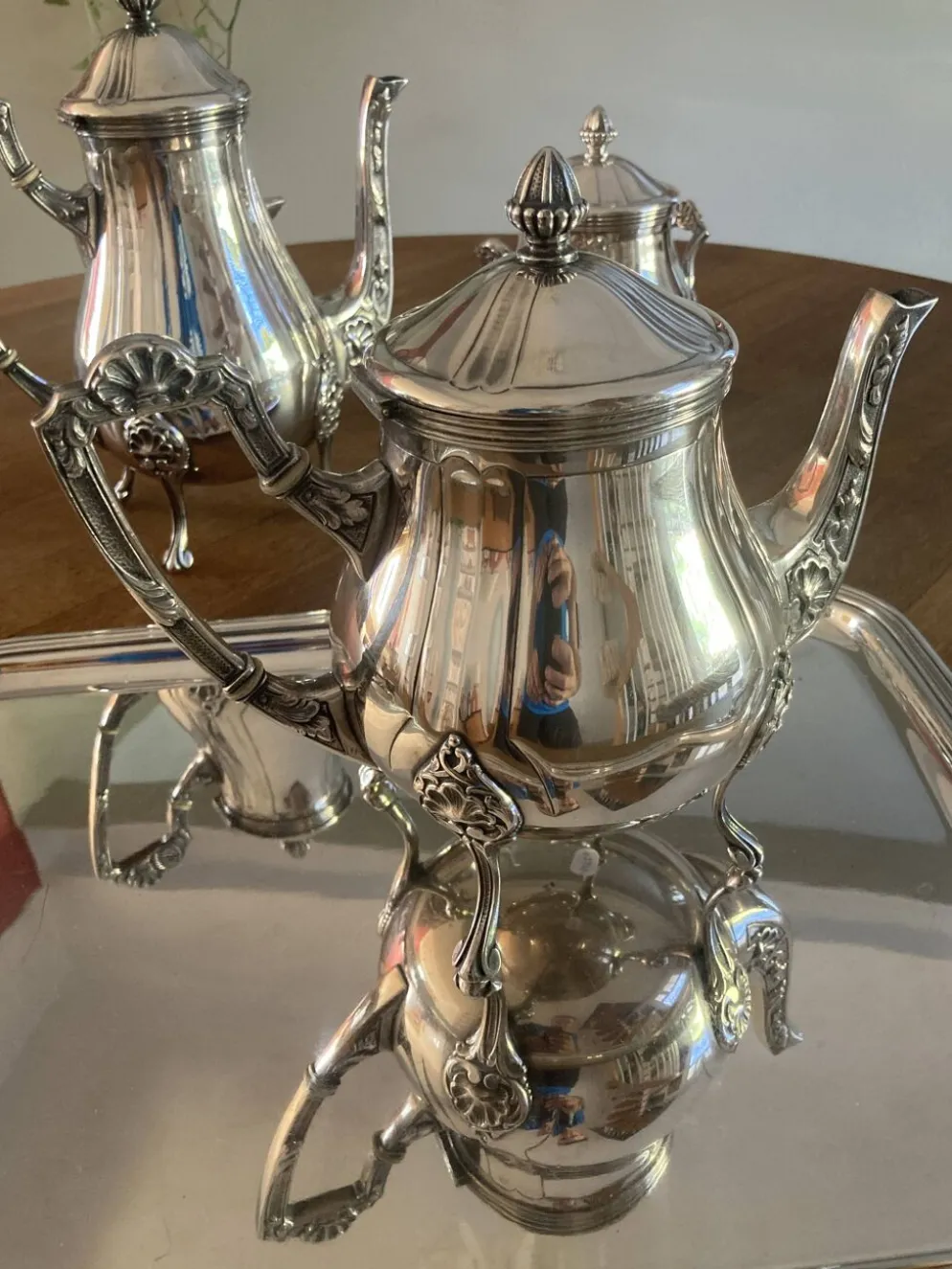 Service à thé et à café sur son plateau - 5 pièces en métal argenté - Deetjen