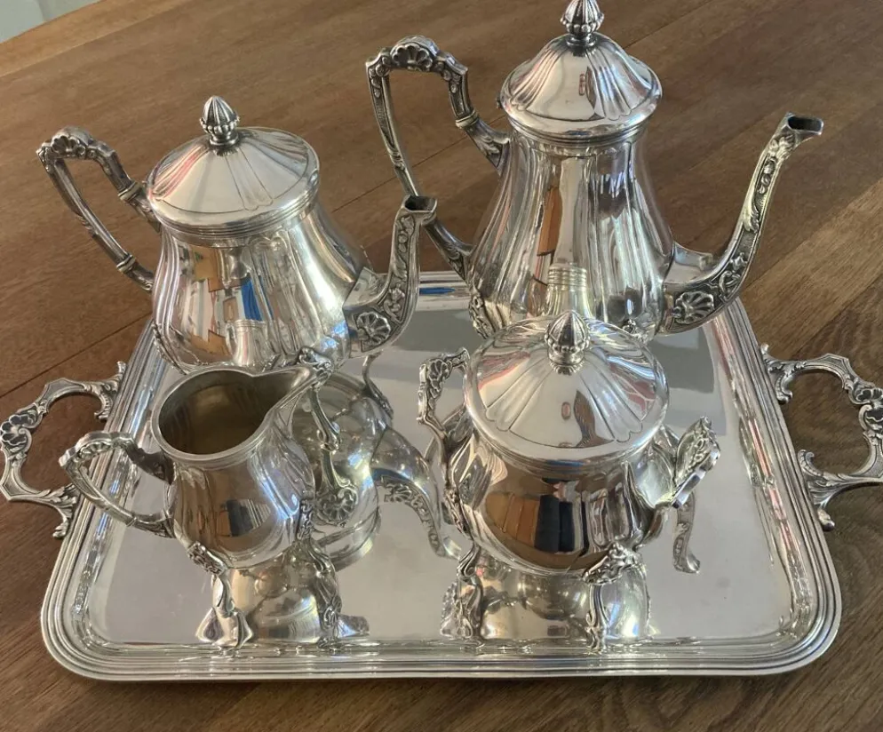 Service à thé et à café sur son plateau - 5 pièces en métal argenté - Deetjen