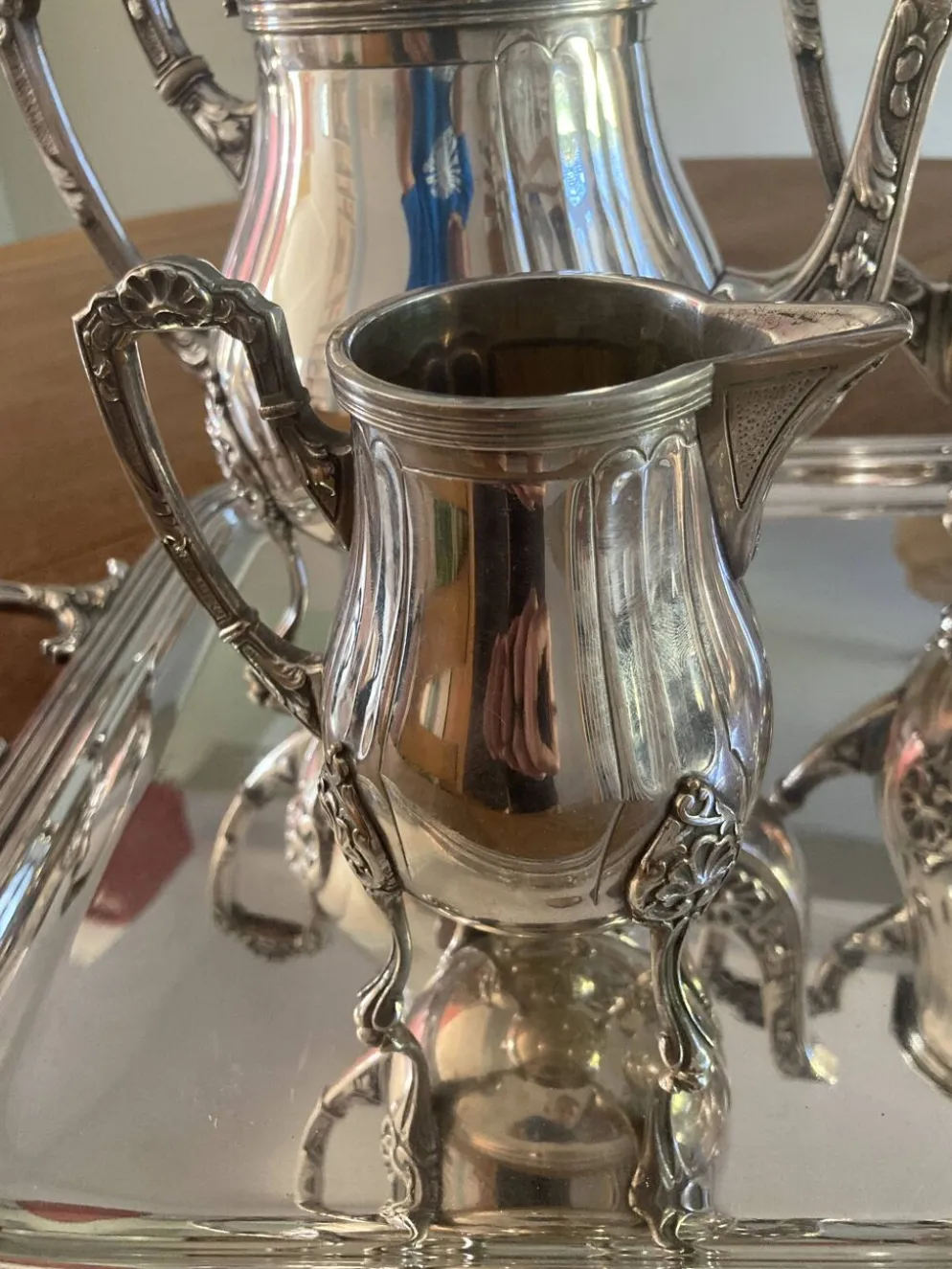 Service à thé et à café sur son plateau - 5 pièces en métal argenté - Deetjen