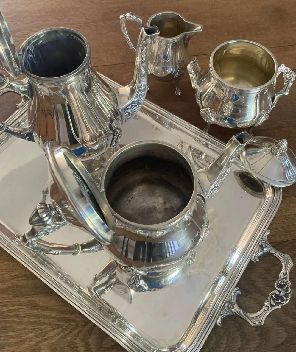 Service à thé et à café sur son plateau - 5 pièces en métal argenté - Deetjen