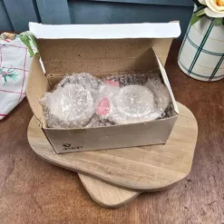 Service à œufs vintage pour 2 : Coquetiers poules & coquilles + bonnets en tissu