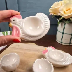 Service à œufs vintage pour 2 : Coquetiers poules & coquilles + bonnets en tissu