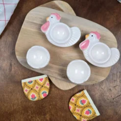 Service à œufs vintage pour 2 : Coquetiers poules & coquilles + bonnets en tissu