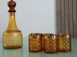 Service vintage Bormioli Rocco – carafe et 5 verres ambrés