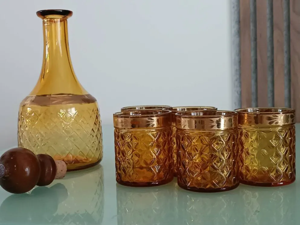 Service vintage Bormioli Rocco – carafe et 5 verres ambrés