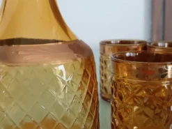 Service vintage Bormioli Rocco – carafe et 5 verres ambrés