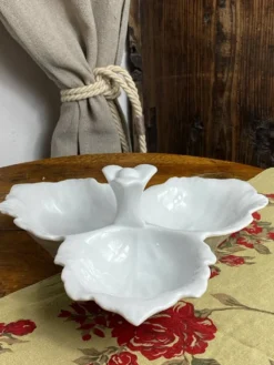 Serviteur compartimenté, forme feuillage, porcelaine, Bavaria