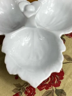 Serviteur compartimenté, forme feuillage, porcelaine, Bavaria