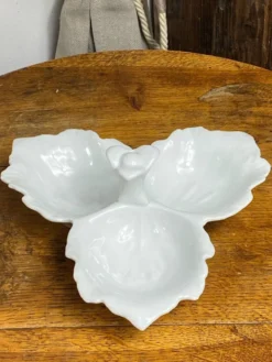 Serviteur compartimenté, forme feuillage, porcelaine, Bavaria