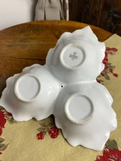Serviteur compartimenté, forme feuillage, porcelaine, Bavaria