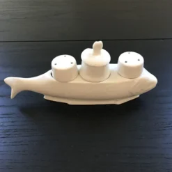 Serviteur poisson sel et poivre