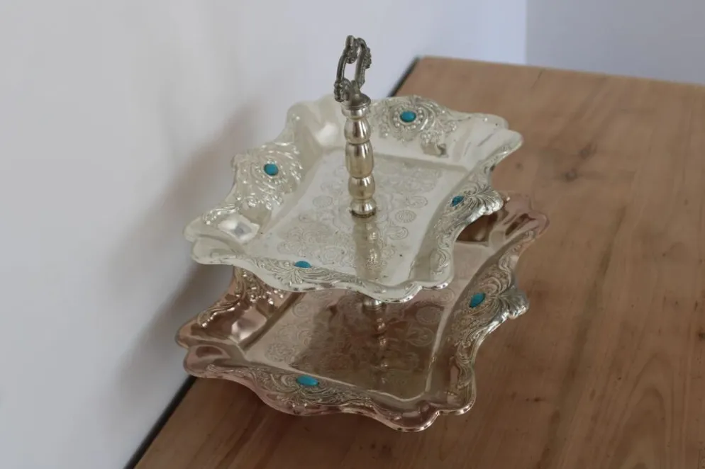 Serviteur vintage à deux étages style oriental – Métal argenté et cabochons bleu turquoise