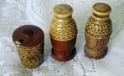 Set condiments sel poivre moutarde céramique et bois