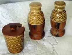 Set condiments sel poivre moutarde céramique et bois