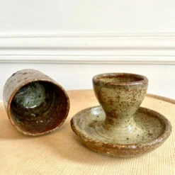 Set coquetier et godet en grès pyrité