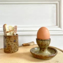 Set coquetier et godet en grès pyrité