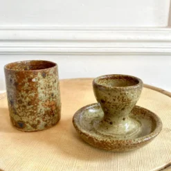 Set coquetier et godet en grès pyrité