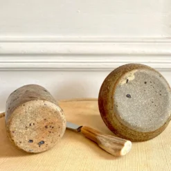 Set coquetier et godet en grès pyrité