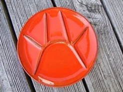 Set de 6 assiettes compartimentées en grès émaillé rouge