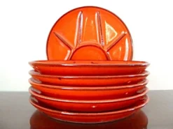 Set de 6 assiettes compartimentées en grès émaillé rouge