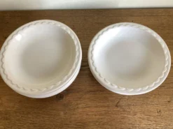 Set de 8 assiettes creuses Festons de Pierre Motton pour Gien 1970