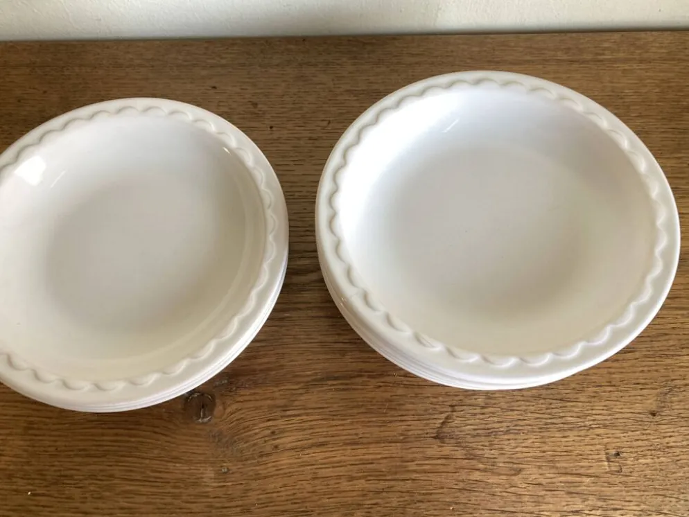 Set de 8 assiettes creuses Festons de Pierre Motton pour Gien 1970