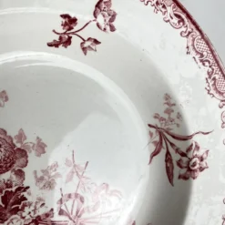 Set de 3 assiettes creuses "Fontange", Sarreguemines, rouge, XIXe