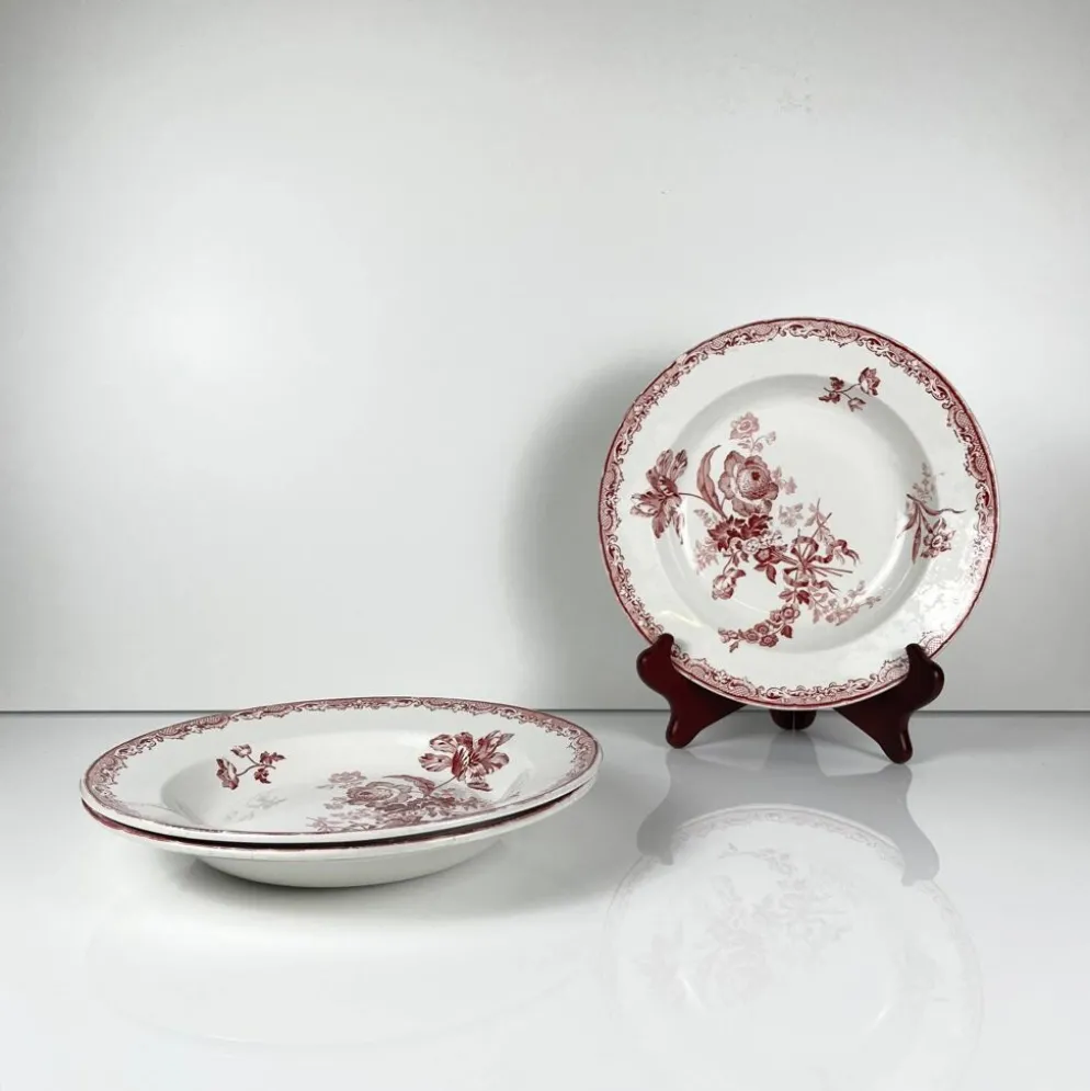 Set de 3 assiettes creuses "Fontange", Sarreguemines, rouge, XIXe